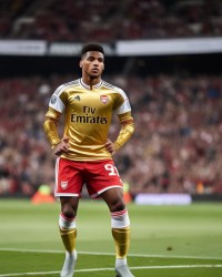 埃泽选择加盟枪手而非热刺，因为心中只有回家